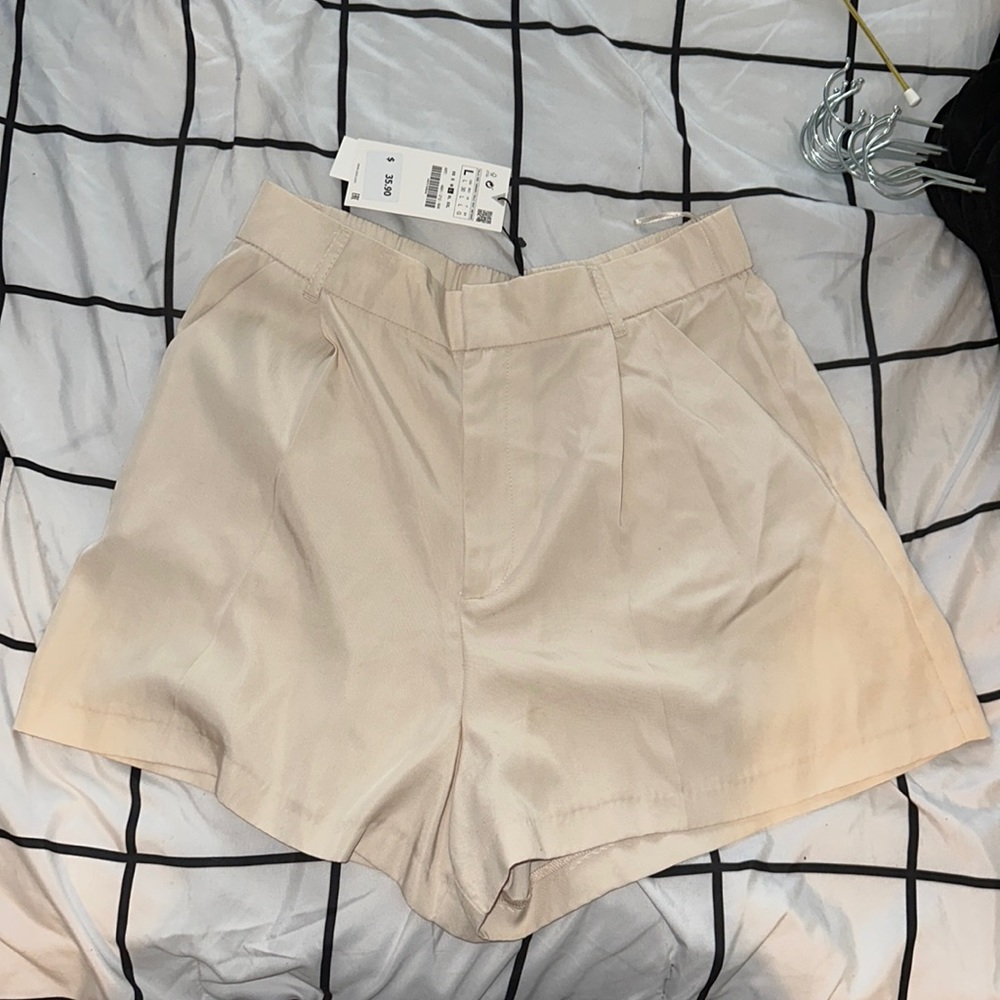 Zara beige shorts - Brand new w/ tags Large